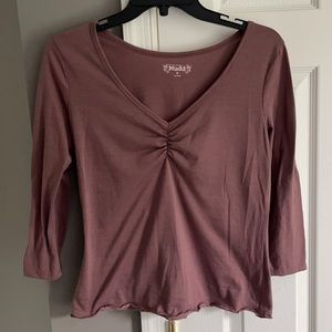 Quarter sleeve V-neck tee
